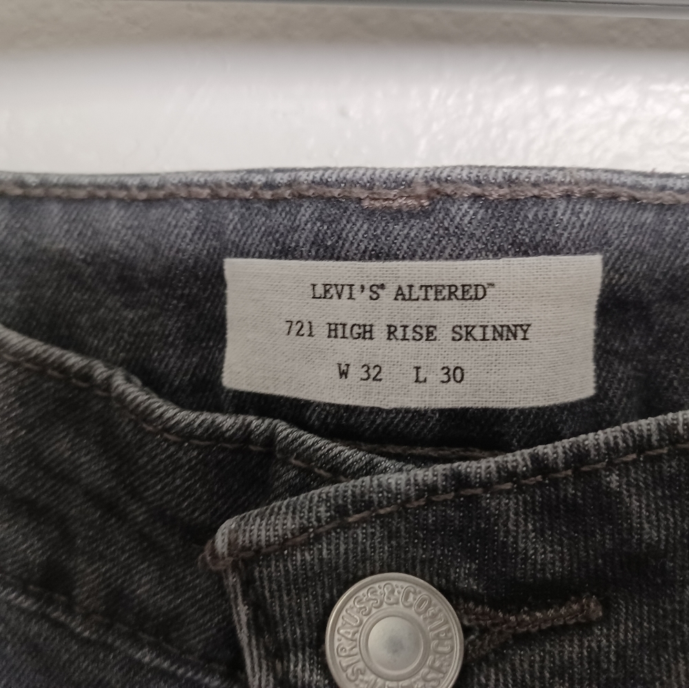 Levi's 721 High Rise Skinny Jeans